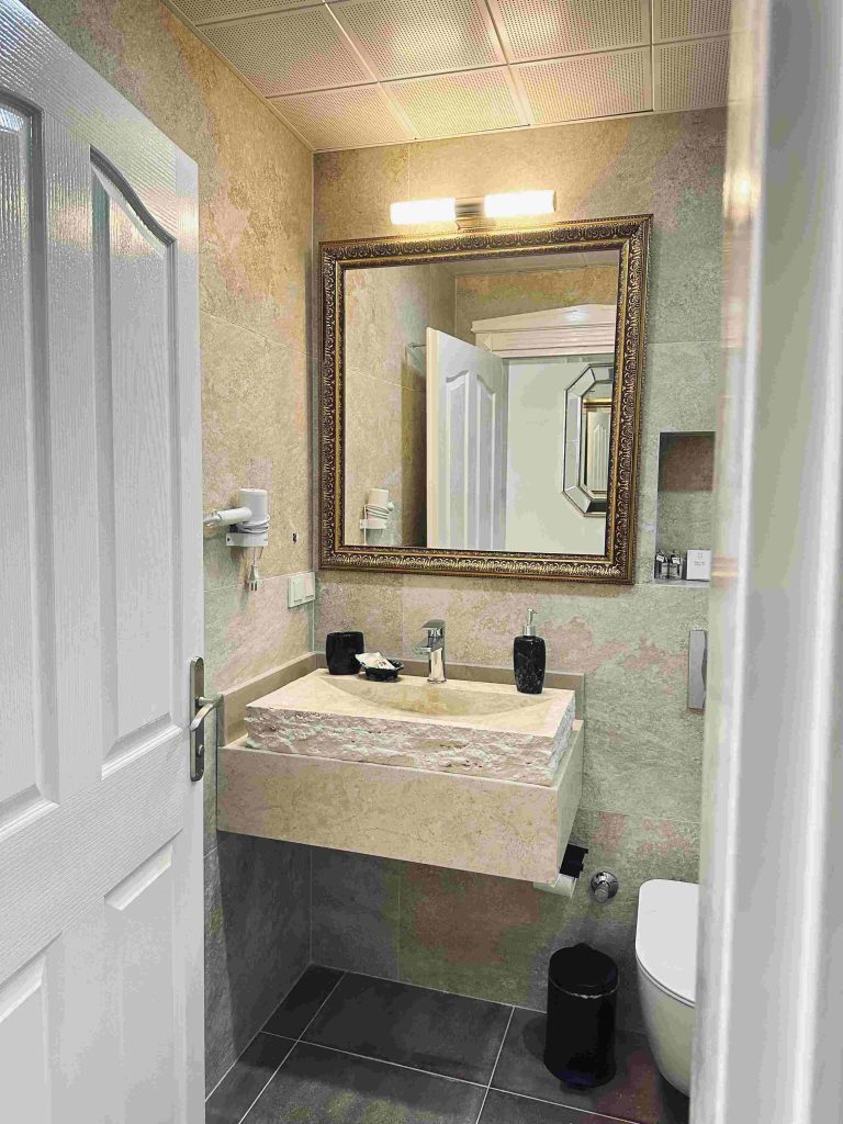 19 FINGER LIME DELUXE ROOM