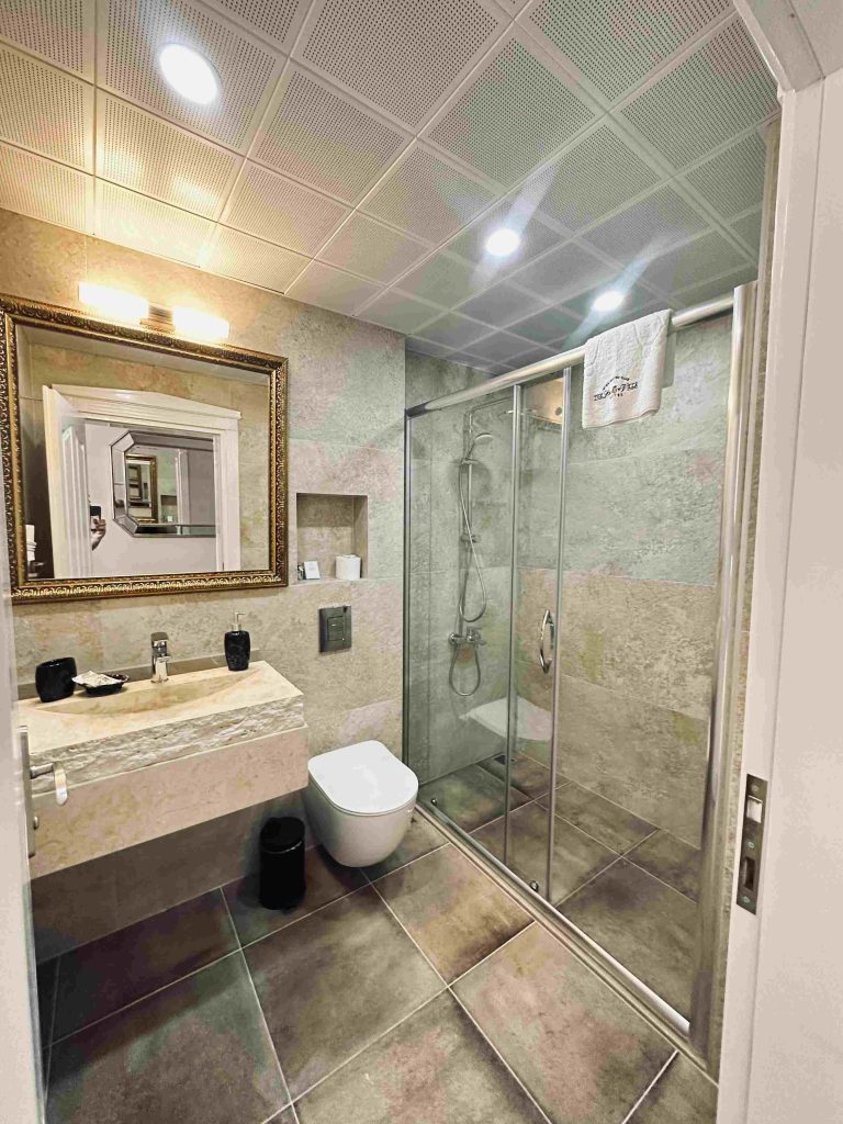19 FINGER LIME DELUXE ROOM