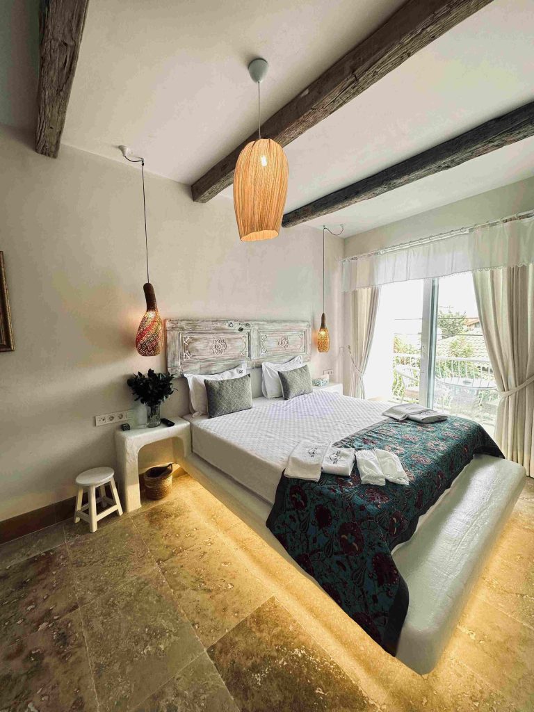 19 FINGER LIME DELUXE ROOM