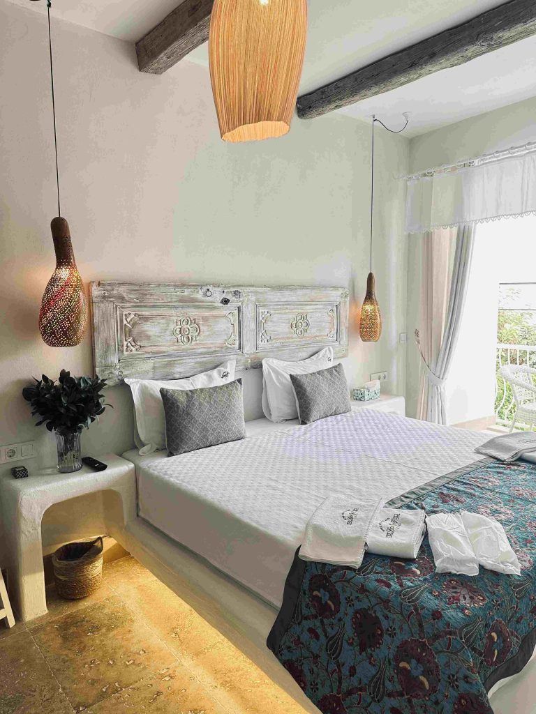 19 FINGER LIME DELUXE ROOM