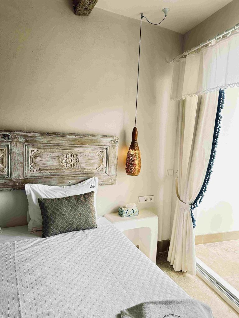 19 FINGER LIME DELUXE ROOM