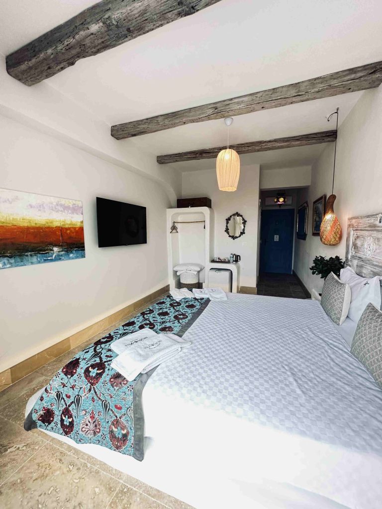 19 FINGER LIME DELUXE ROOM