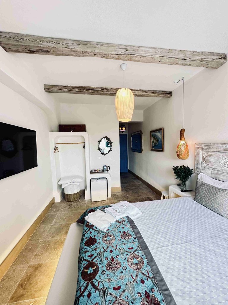 19 FINGER LIME DELUXE ROOM