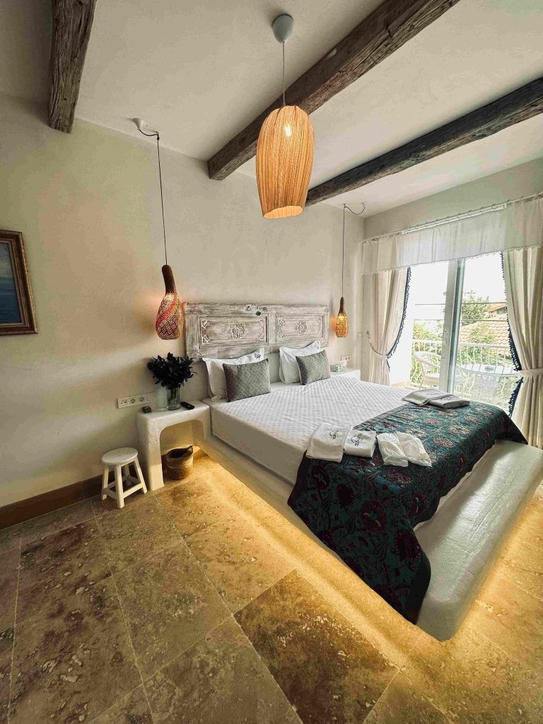 19 FINGER LIME DELUXE ROOM