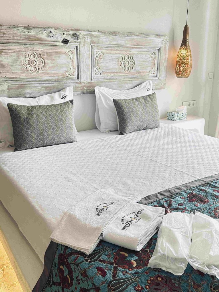 19 FINGER LIME DELUXE ROOM