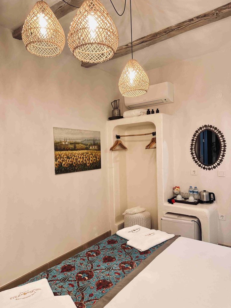 17 TANGOR DELUXE ROOM