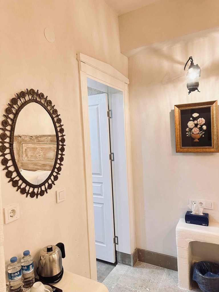 17 TANGOR DELUXE ROOM