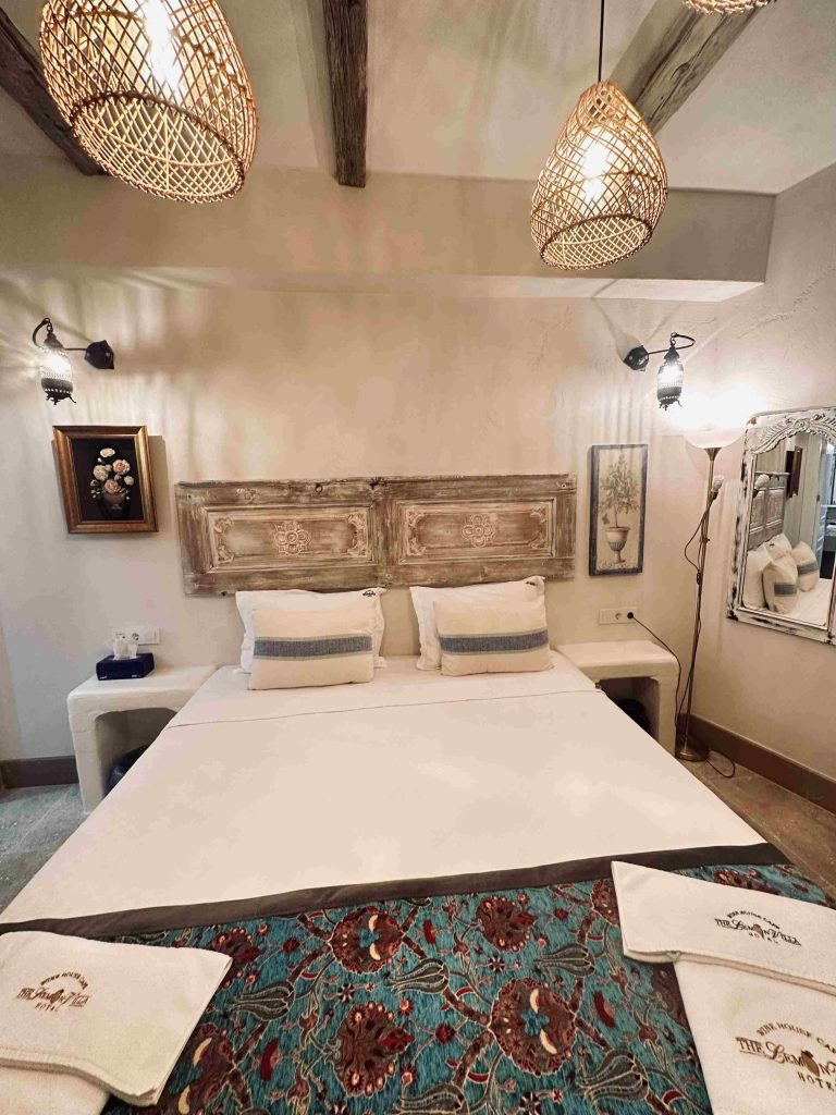 17 TANGOR DELUXE ROOM