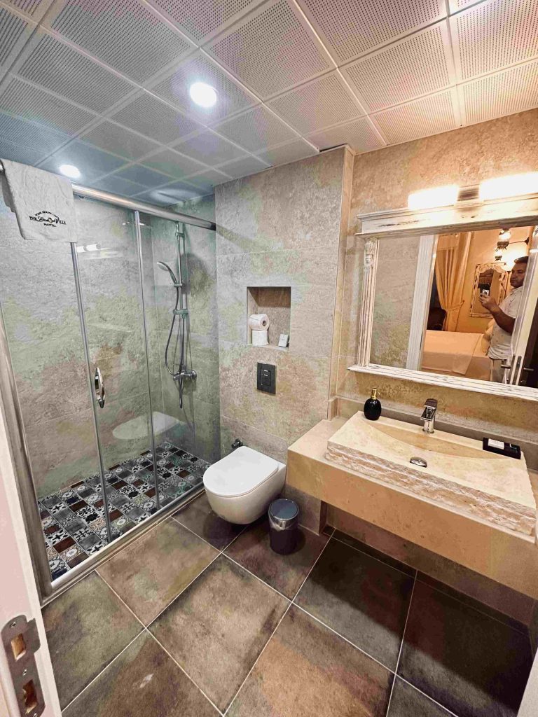 17 TANGOR DELUXE ROOM