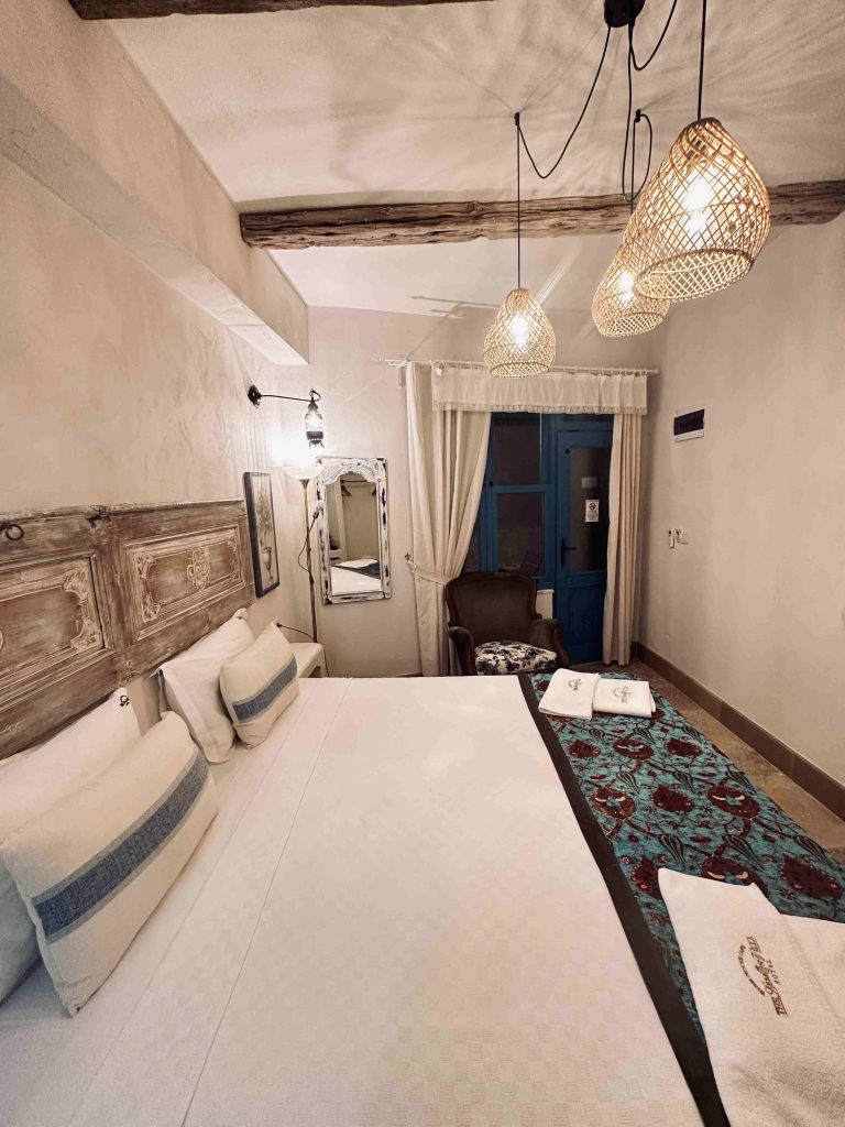 17 TANGOR DELUXE ROOM