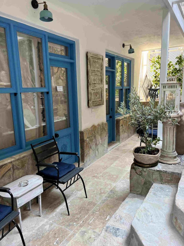 17 TANGOR DELUXE ROOM