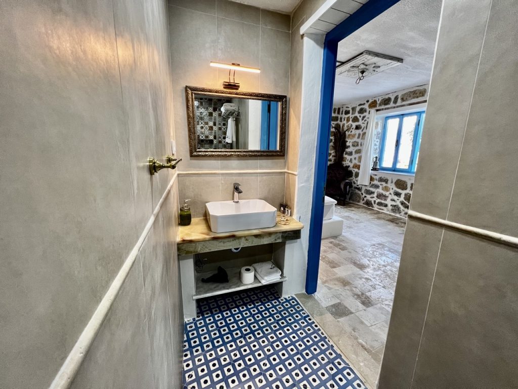 13 POMELO DELUXE ROOM