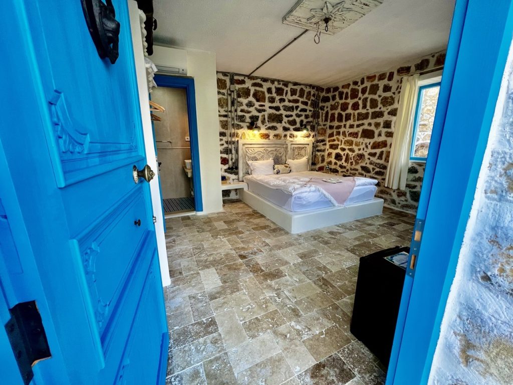 13 POMELO DELUXE ROOM