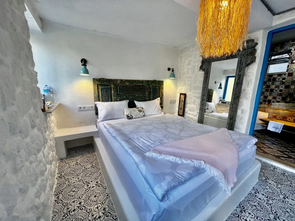 12 GRAPEFRUIT DELUXE ROOM