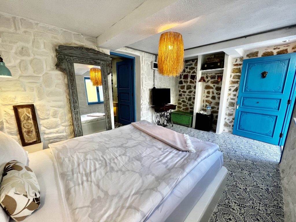 12 GRAPEFRUIT DELUXE ROOM
