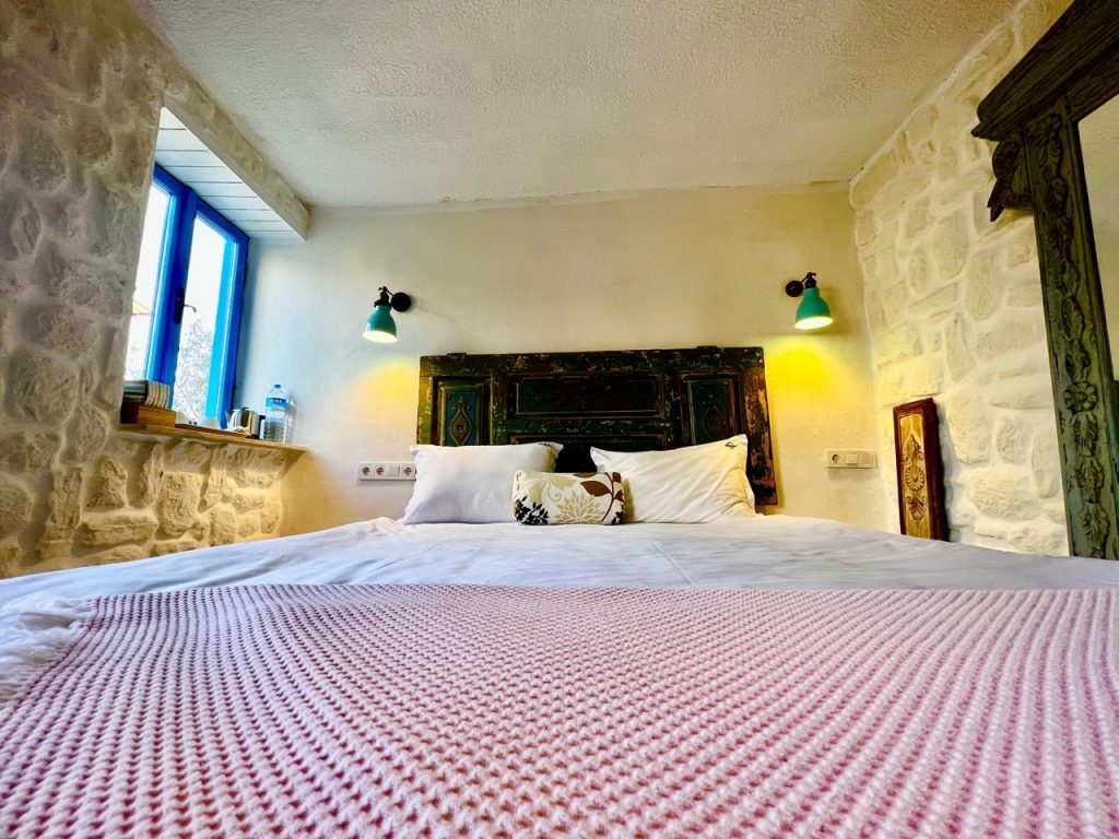 12 GRAPEFRUIT DELUXE ROOM