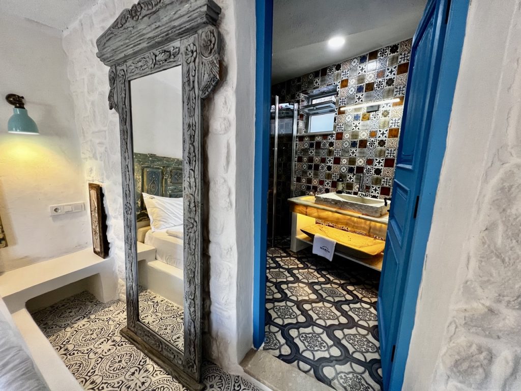 12 GRAPEFRUIT DELUXE ROOM