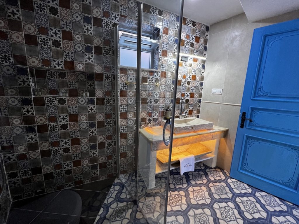 12 GRAPEFRUIT DELUXE ROOM