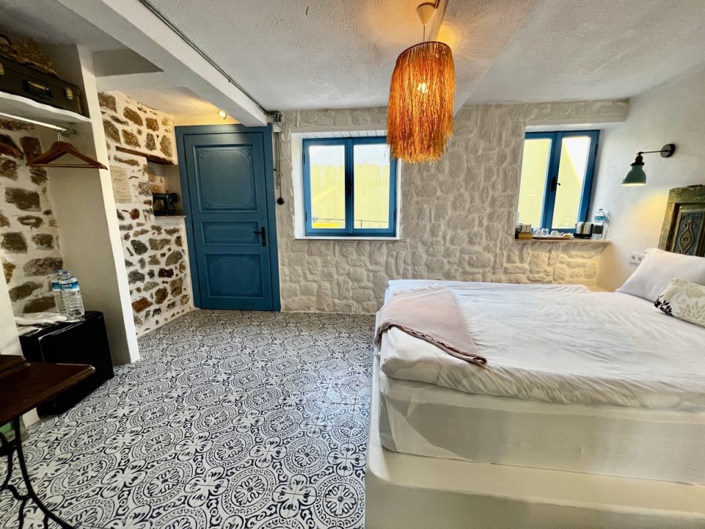 12 GRAPEFRUIT DELUXE ROOM