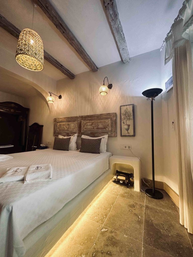 16 SATSUMA DELUXE ROOM