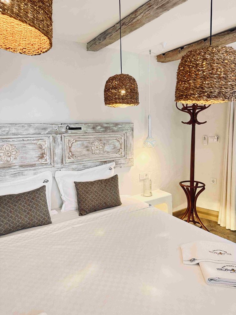 20 MEYER LEMON DELUXE ROOM
