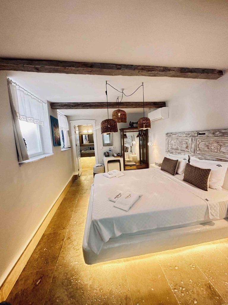 20 MEYER LEMON DELUXE ROOM