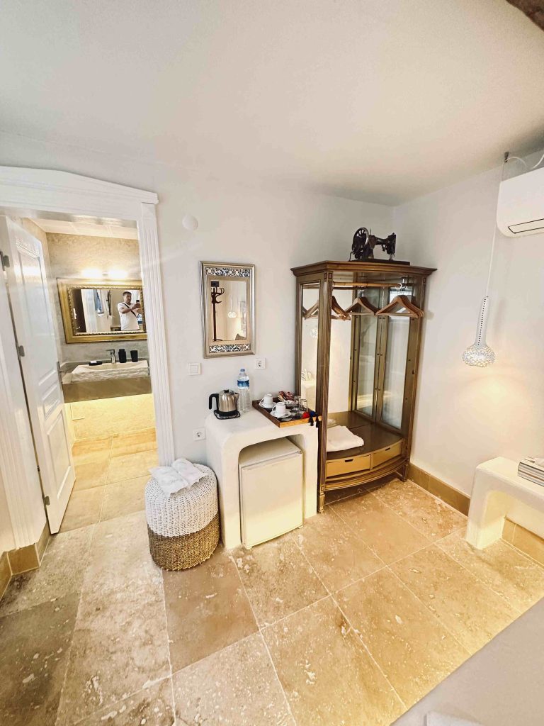 20 MEYER LEMON DELUXE ROOM