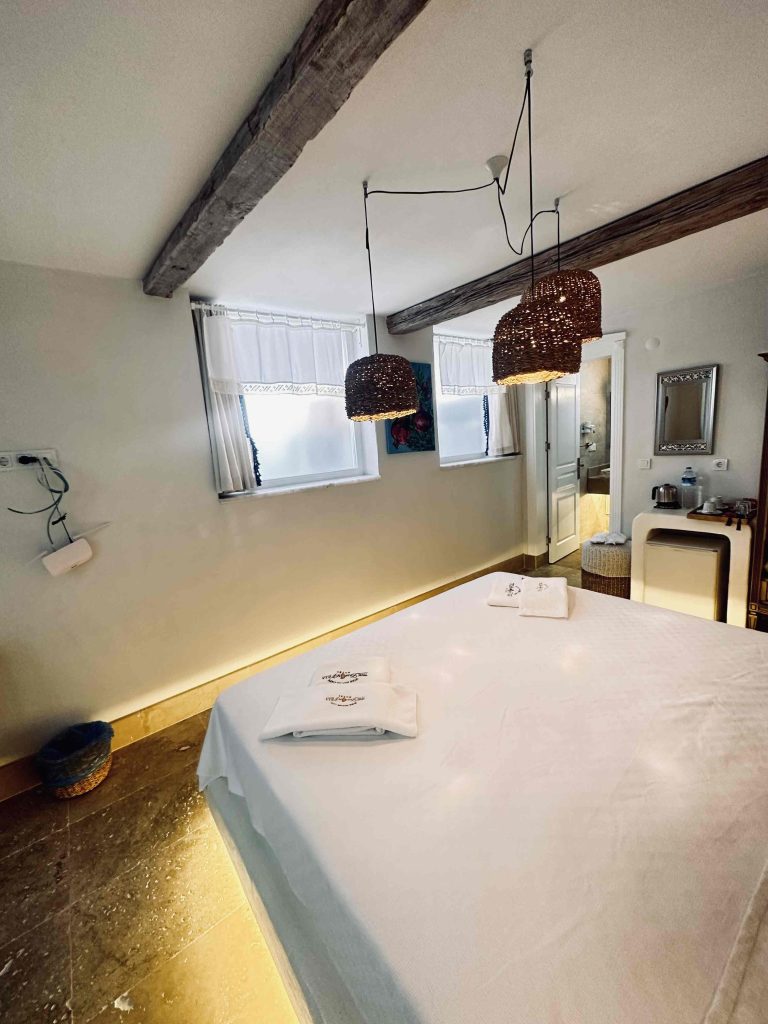 20 MEYER LEMON DELUXE ROOM
