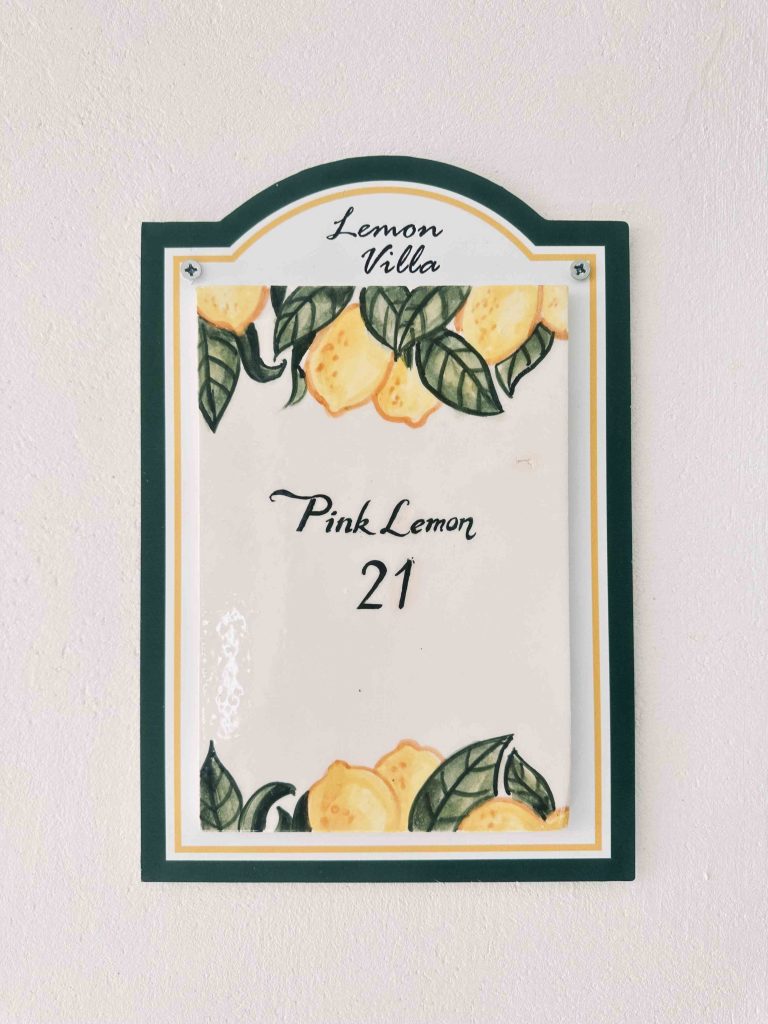 21 PINK LEMON DELUXE ROOM