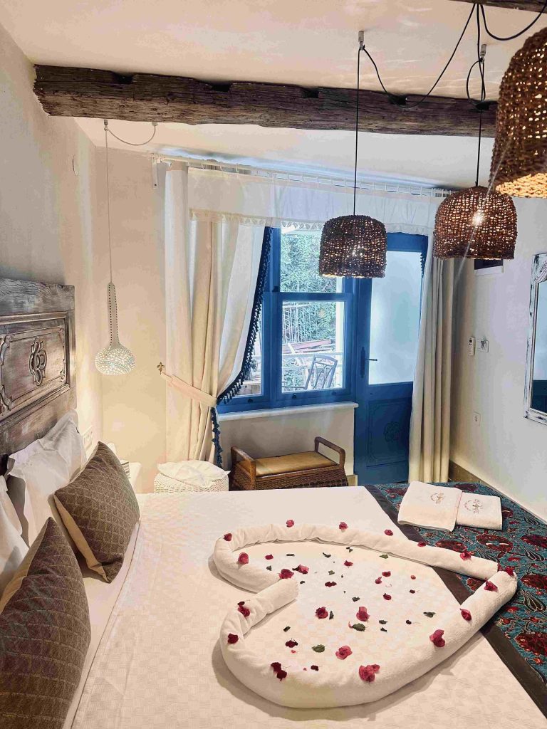 21 PINK LEMON DELUXE ROOM