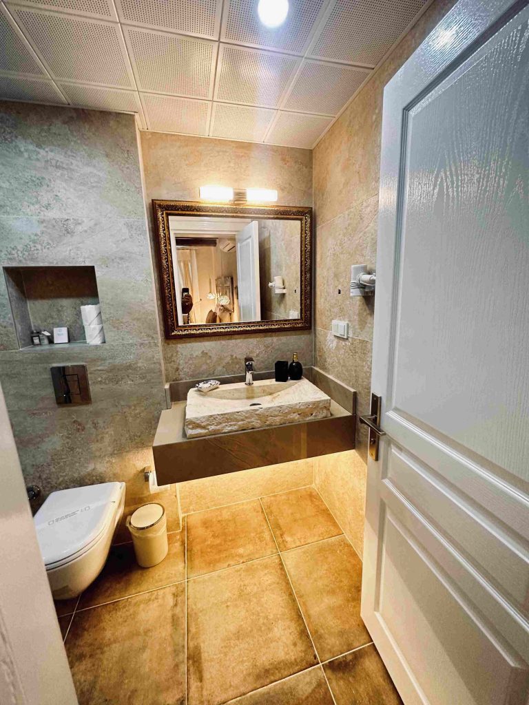 21 PINK LEMON DELUXE ROOM