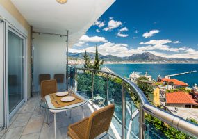 3 no DENİZ MANZARALI APART