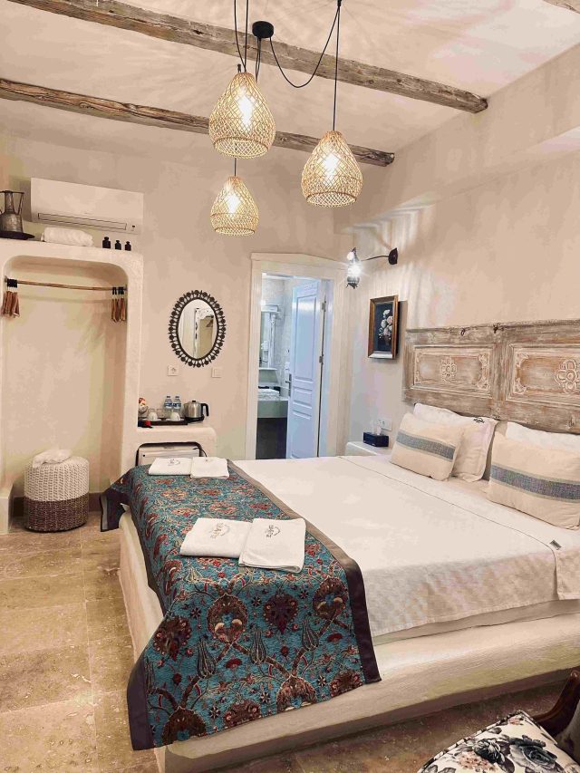 17 TANGOR DELUXE ROOM