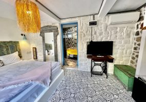 12 GRAPEFRUIT DELUXE ROOM