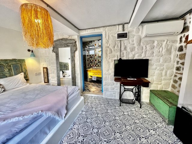 12 GRAPEFRUIT DELUXE ROOM