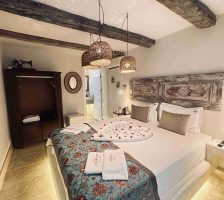 21 PINK LEMON DELUXE ROOM