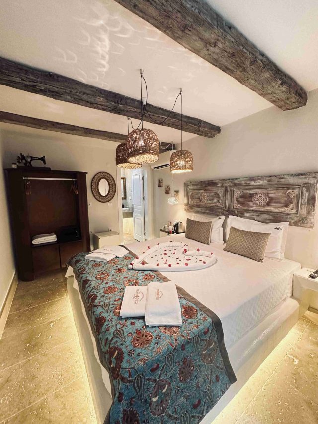 21 PINK LEMON DELUXE ROOM