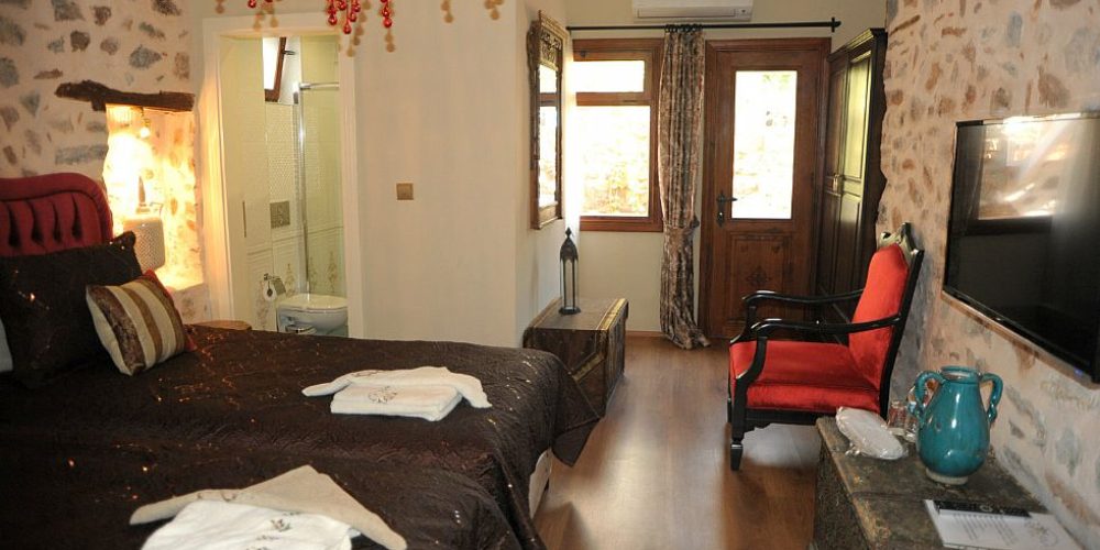 6 ORANGE DELUXE ROOM