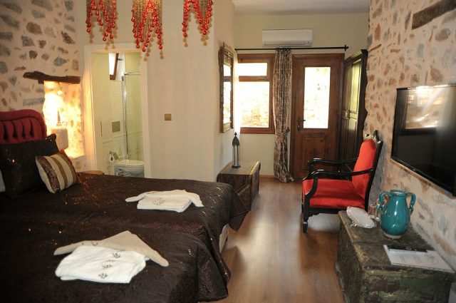 6 ORANGE DELUXE ROOM