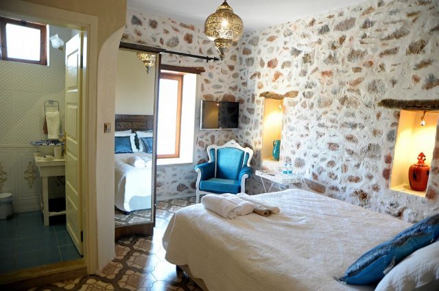 7 KLEMENTIN DELUXE ROOM