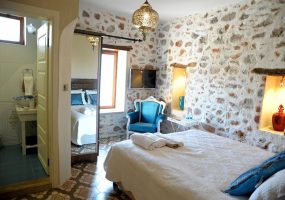 7 KLEMENTIN DELUXE ROOM