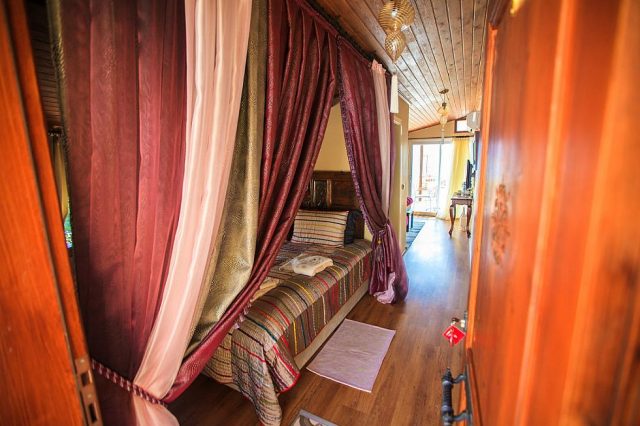 9 CITRUS ROYAL SUIT ROOM