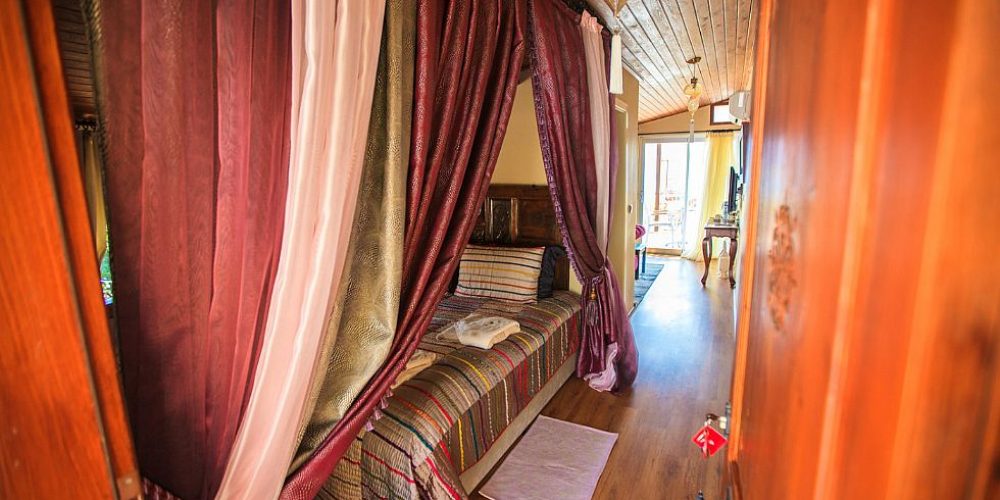 9 CITRUS ROYAL SUIT ROOM