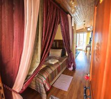 9 CITRUS ROYAL SUIT ROOM