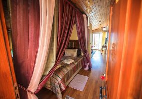 9 CITRUS ROYAL SUIT ROOM