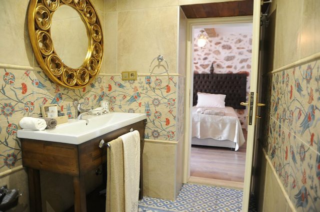 1 BERGAMOT DELUXE ROOM