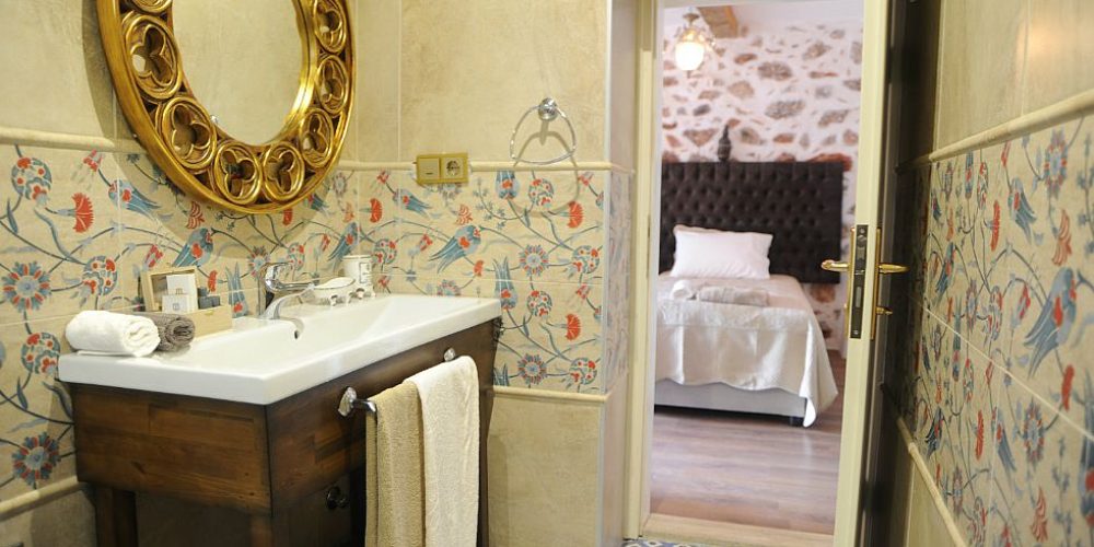 1 BERGAMOT DELUXE ROOM